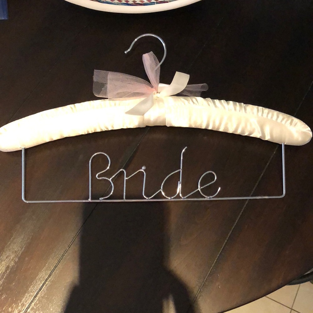 Bride hanger